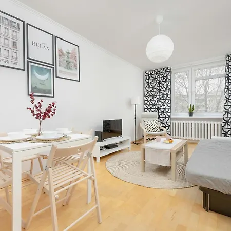 Beautiful & Bright Walowa With Balcony By Renters *