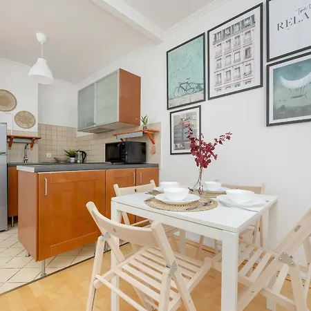 Beautiful & Bright Walowa With Balcony By Renters