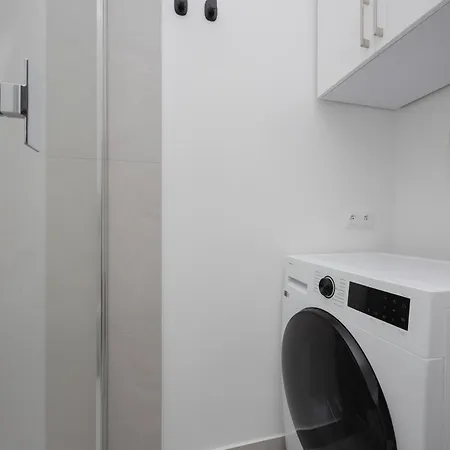 Beautiful & Bright Walowa With Balcony By Renters 华沙