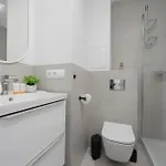 Beautiful & Bright Walowa With Balcony By Renters