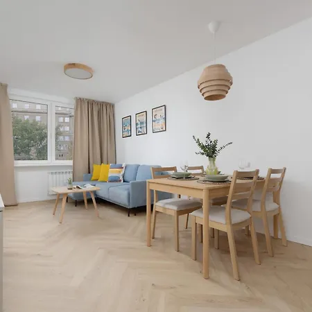 Beautiful & Bright Walowa With Balcony By Renters Apartman