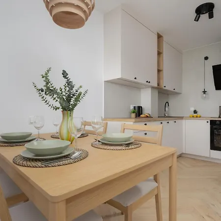 Beautiful & Bright Walowa With Balcony By Renters