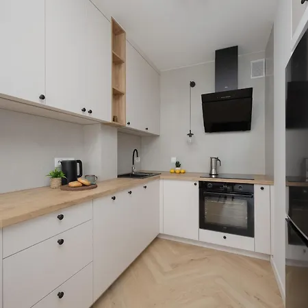 Beautiful & Bright Walowa With Balcony By Renters *