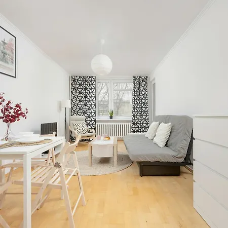 Beautiful & Bright Walowa With Balcony By Renters 公寓