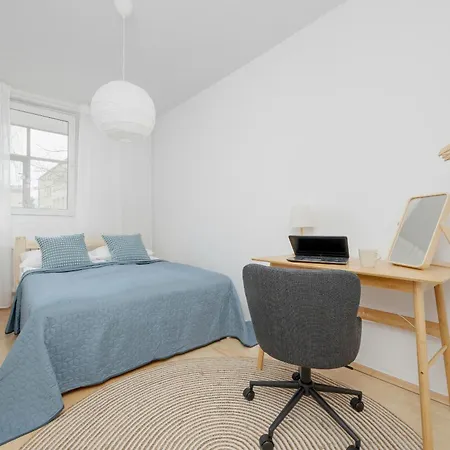 Beautiful & Bright Walowa With Balcony By Renters Apartment